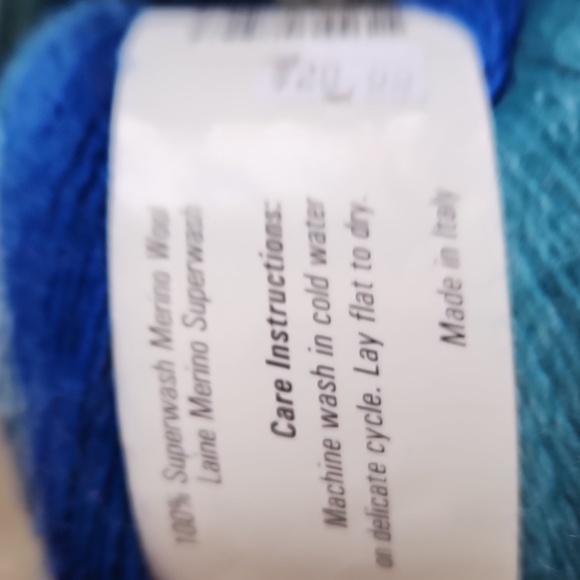 6 skiens of yarn - Picture 2 of 12